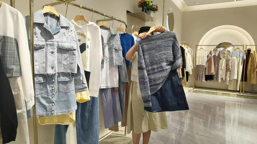 杭派品牌折扣女装IM27 秋款风衣连衣裙工厂直批优势解析